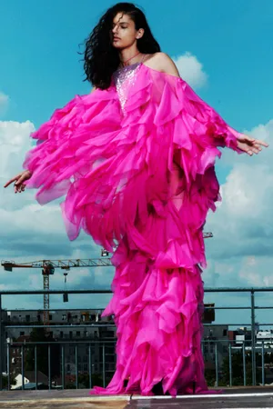 Elegant Pink Fashion Aesthetic Wallpaper