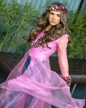 Elegant Pink Fashion Look Wallpaper