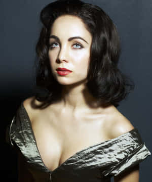 Elegant Portrait Glamorous Look Wallpaper