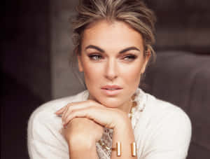 Elegant Portrait Serinda Swan Wallpaper