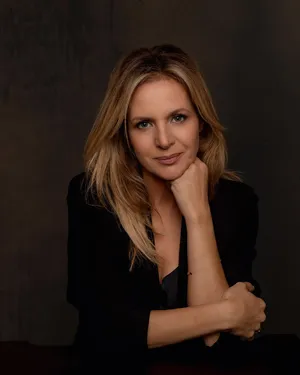 Elegant Portraitof Jessalyn Gilsig Wallpaper