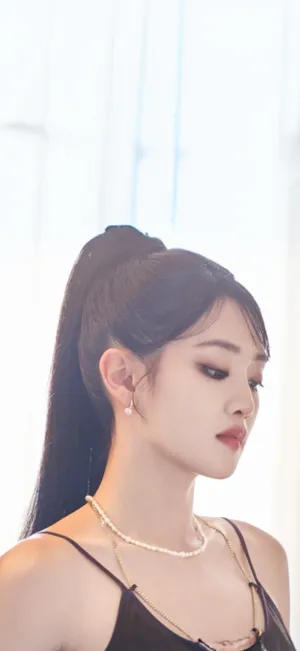 Elegant Profile Pearl Necklace Wallpaper