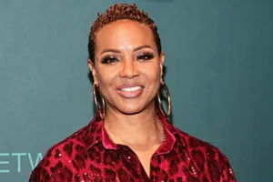 Elegant Red Top Smile Wallpaper