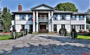 Elegant Suburban Home Markham Wallpaper