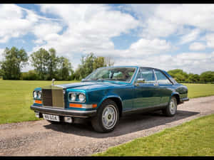 Elegant Vintage Rolls Royce Camargue In Pristine Condition Wallpaper