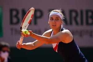 Elena Vesnina Tennis Ball Serve Wallpaper