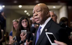 Elijah Cummings Addressing Reporters Wallpaper