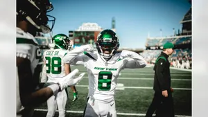 Elijah Moore New York Football Player Pre Game Flex Wallpaper