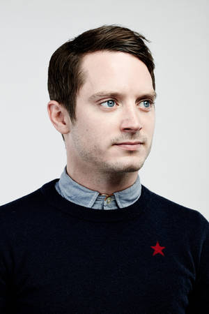 Elijah Wood In Crew Neck Sweater Wallpaper