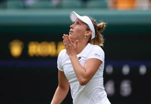 Elise Mertens Looking Up Wallpaper