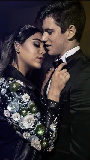 Elite Lucrecia And Guzman Wallpaper