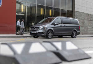 Elite Mercedes Benz V-class In Motion Wallpaper