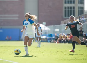 Elite Soccer Player Ashley Sanchez In Action Wallpaper