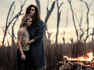 Eliza Scanlen Exuding Elegance In A Chic Dress Wallpaper