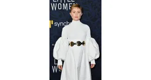 Eliza Scanlen White Dress Event Wallpaper