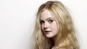 Elle Fanning Wavy Hair Wallpaper