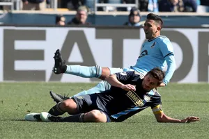 Emanuel Reynoso Against Alejandro Bedoya Wallpaper