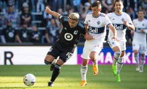 Emanuel Reynoso Against The Vancouver Whitecaps Fc Wallpaper