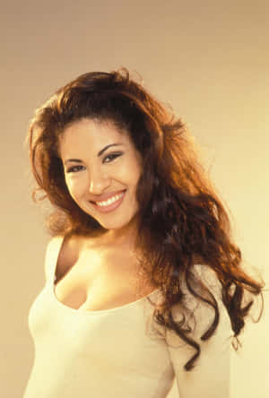 Embrace The Legend Of Selena Quintanilla Wallpaper