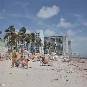 Embrace The Vibrant Culture Of Miami With A Retro Twist! Wallpaper