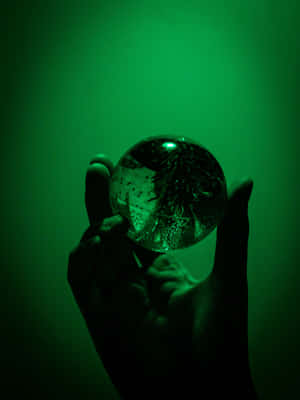 Emerald Crystal Ballin Hand Wallpaper