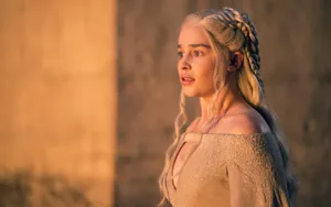 Emilia Clarke As Daenerys Wallpaper