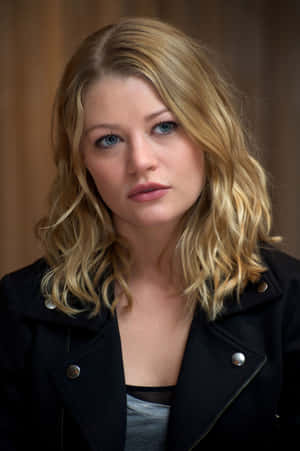 Emilie De Ravin Intense Gaze Wallpaper