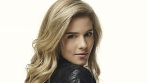 Emily Bett Rickards Blonde Hairstyle Wallpaper