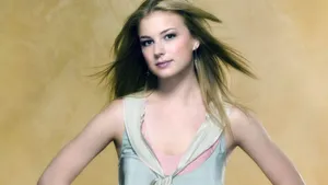 Emily Vancamp Elegant Portrait Wallpaper