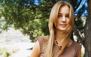 Emily Vancamp Outdoor Portrait Wallpaper