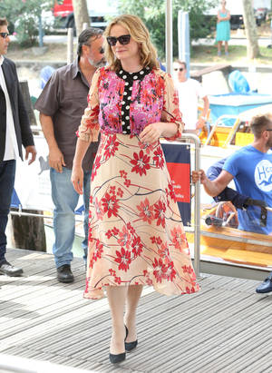 Emily Watson In Floral Dress Wallpaper