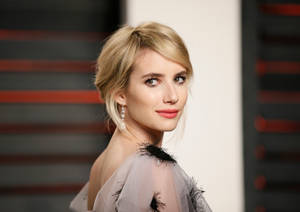 Emma Roberts Beautiful Smile Wallpaper