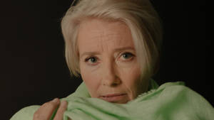 Emma Thompson Black Background Wallpaper