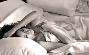 Emmanuelle Chriqui Posing Elegantly In A Stunning Outfit Wallpaper