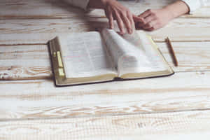 Engaging Bible Study Session Wallpaper