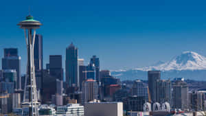 Enjoy A Beautiful Summer Day In The Heart Of Seattle Wallpaper