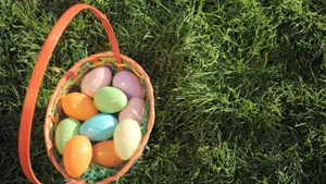 Enjoy A Bountiful Easter With This Delightful Easter Basket Wallpaper