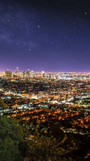 Enjoy A Mesmerizing Skyline Of Los Angeles From The Comfort Of Your Iphone! Wallpaper