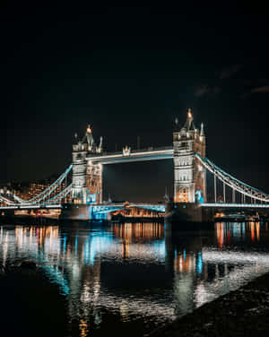 Enjoy Breathtaking Views Of London While Using Your Iphone! Wallpaper