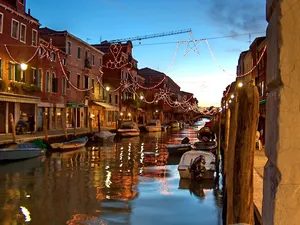 Enjoy The Holiday Season With A Christmas Vacation. Wallpaper