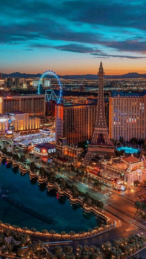 Enjoying Vegas With Your Iphone Wallpaper