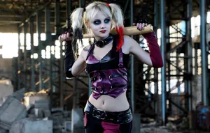 Enthralling Harley Quinn Cosplay Performance Wallpaper