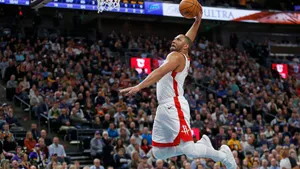Eric Gordon Slam Dunk Focus Shot Wallpaper