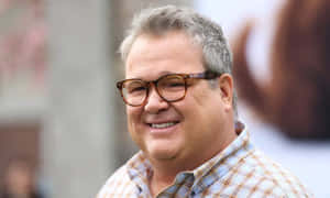 Eric Stonestreet In Casual Outfit Wallpaper