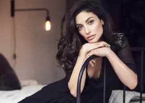 Erica Cerra Elegant Portrait Wallpaper