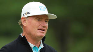 Ernie Els Close-up With Green Background Wallpaper