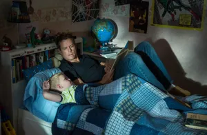 Esteemed Actor Greg Kinnear Posing With A Pensive Expression Wallpaper