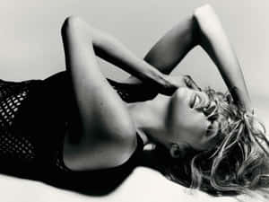 Estella Warren Looking Elegant In A Photoshoot Wallpaper