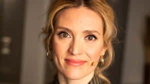 Evelyne Brochu Smiling Portrait Wallpaper