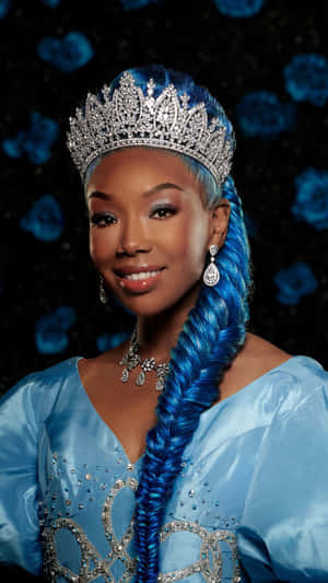 Evie Royal Look Wallpaper